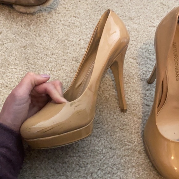 Nude designer platform pumps by Arturo Chiang - Picture 2 of 4